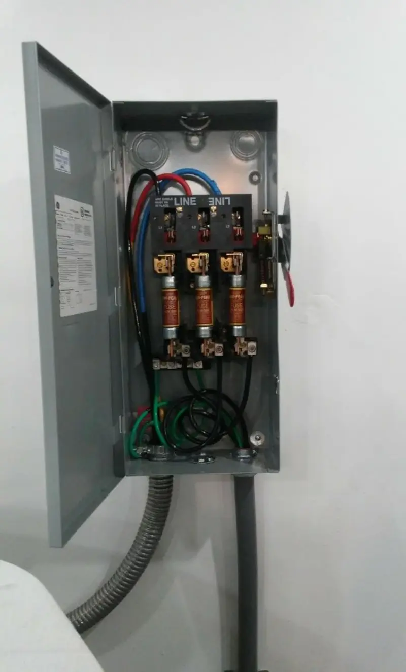 Three-phase disconnect switch installed for Smoke Detector Installation in Roslyn